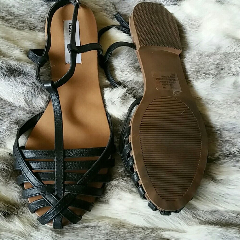 Sandals/ Flats